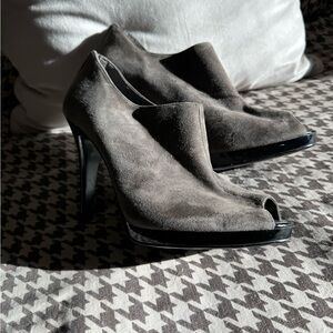 9West griege open toe heels